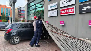 Antalya’da Çatılar Uçtu, Dev Dalgalar Falezleri Dövdü!